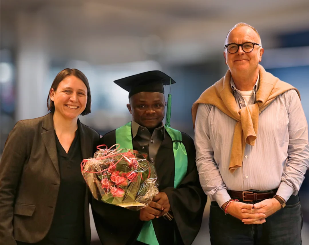 Philipo Mteve with his supervisor Lisa Biber-Freudenberger (lieft) and ZEF-ECOL director Christian Borgemeister (right)